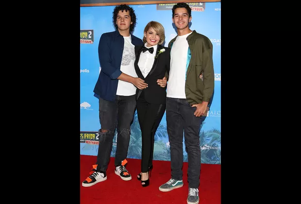 Itatí Cantoral reapareció flanqueada por sus mellizos con Eduardo Santamarina