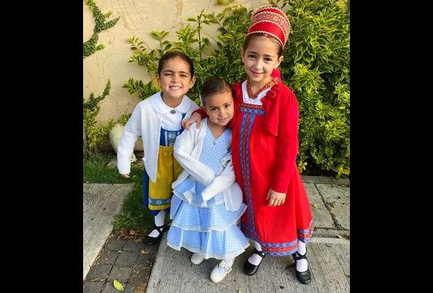 Jacky Bracamontes revela foto de su niñez y sorprende con gran parecido a sus hijas