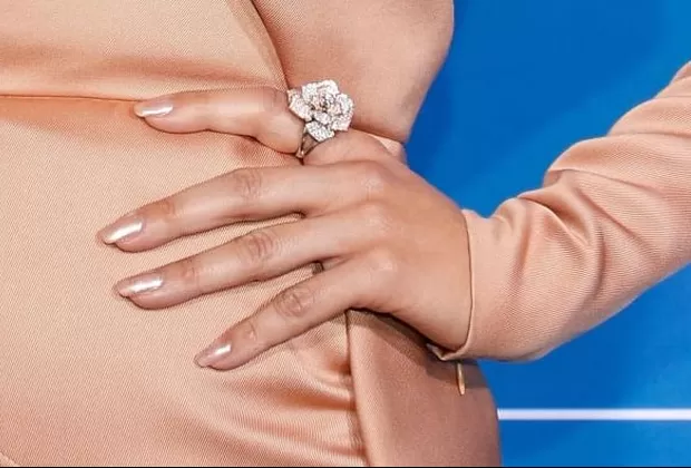 Jennifer López: entérate cuánto cuesta el anillo que lució en evento de NBC