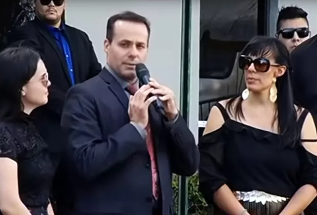 José José: Gilberto Santa Rosa se despidió del cantante en su velorio en Miami