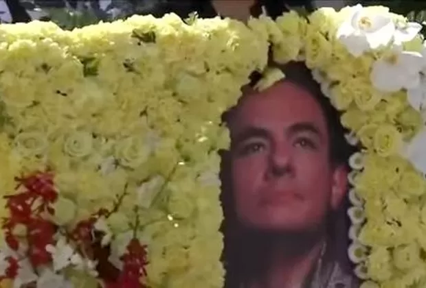 José José: Gilberto Santa Rosa se despidió del cantante en su velorio en Miami