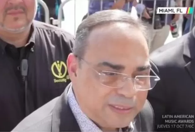 José José: Gilberto Santa Rosa se despidió del cantante en su velorio en Miami