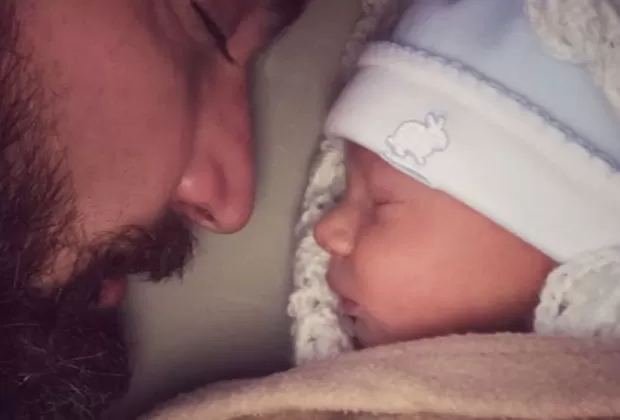 Julián Gil mostró el rostro de su hijo con Marjorie de Sousa 