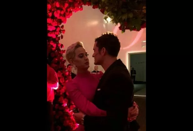 Katy Perry y Orlando Bloom anunciaron así su compromiso 