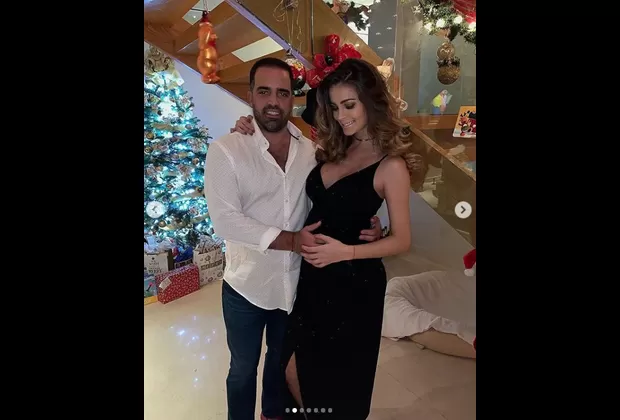 Laura Spoya lució su 'pancita' en cena navideña a pocas semanas de dar a luz 