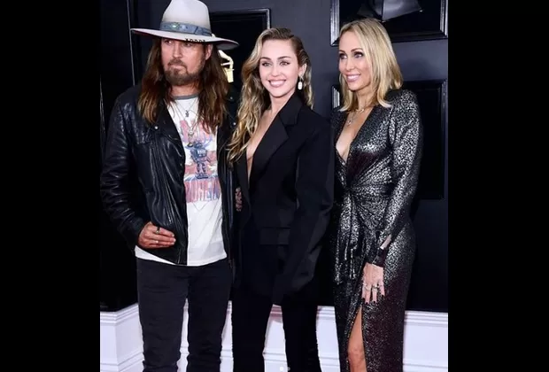 Miley Cyrus y sus papás