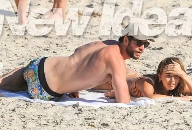 Liam Hemsworth y Gabriella Brooks confirman su romance con fotos en la playa