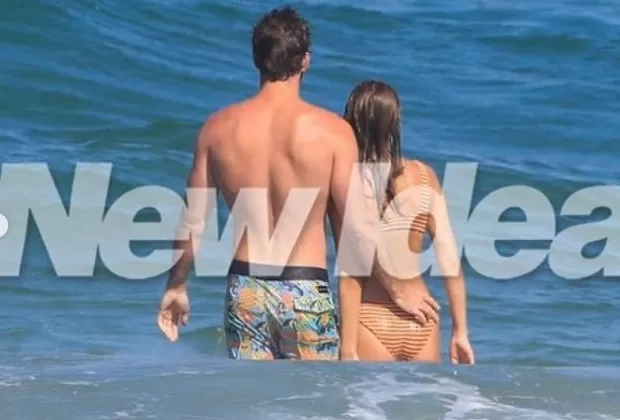 Liam Hemsworth y Gabriella Brooks confirman su romance con fotos en la playa