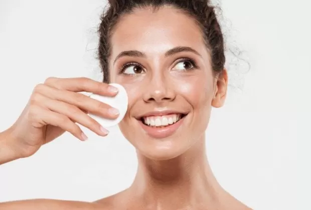 cómo limpiar el rostro y prevenir manchas