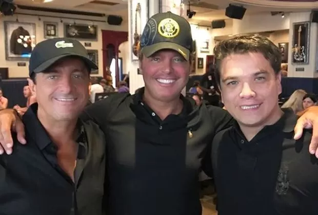 Luis Miguel celebró de esta forma sus 49 años junto a su hermano Alejandro Basteri