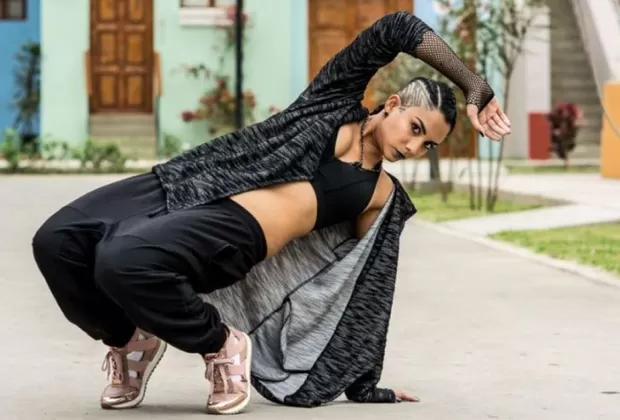 Mayra Couto luce radical cambio de look
