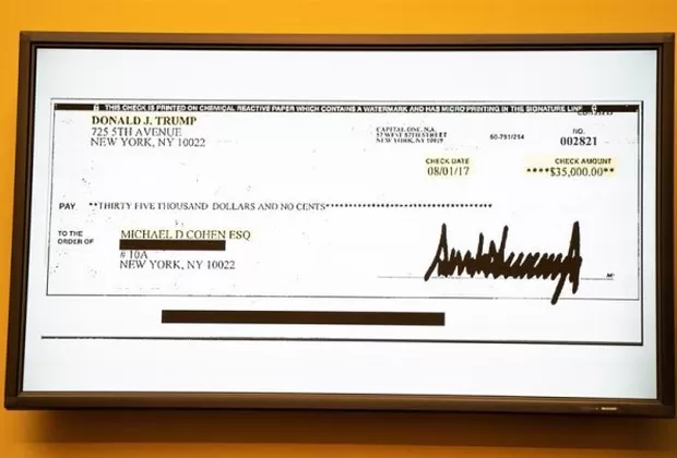 Michael Cohen presenta cheque con el que Trump le reembolsó su pago a actriz porno
