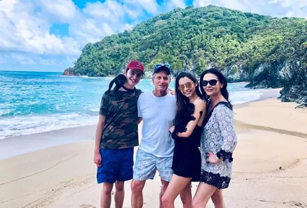 Michael Douglas y Catherine Zeta-Jones fueron captados en la isla Roatán