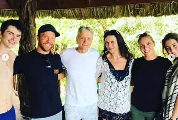 Michael Douglas y Catherine Zeta-Jones fueron captados en la isla Roatán