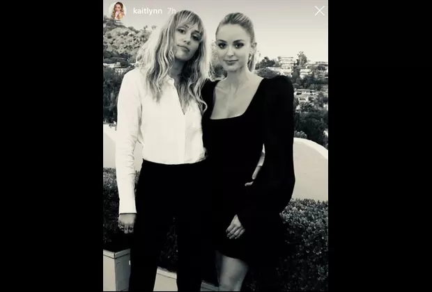 Miley Cyrus acompañó a Kaitlynn Carter en su cumpleaños 
