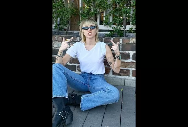 Miley Cyrus se realizó peculiar corte de cabello