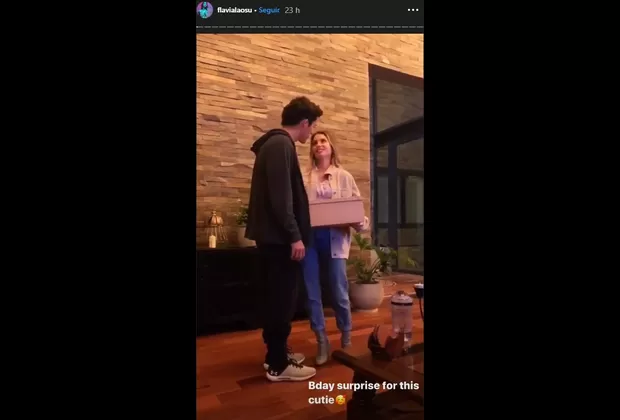 Patricio Parodi fue sorprendido así por Flavia Laos durante su cumpleaños