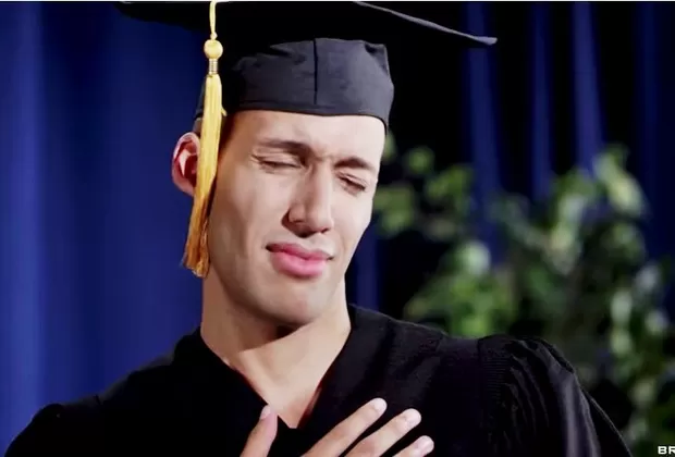 YouTube: web para adultos lanza concurso para que universitarios se gradúen sin estrés