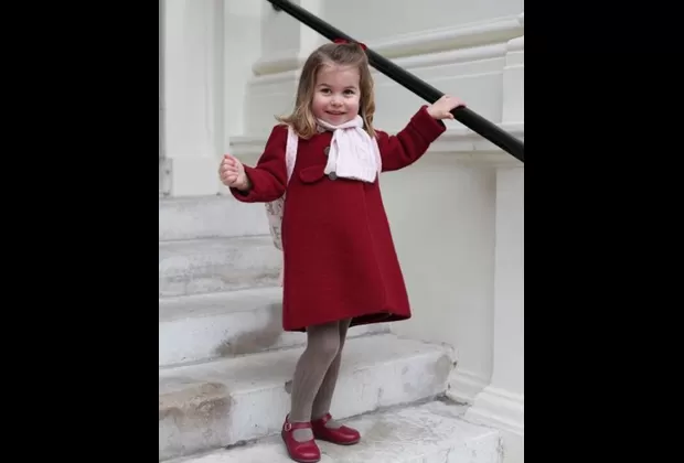 Princesa Charlotte en su primer día de clases