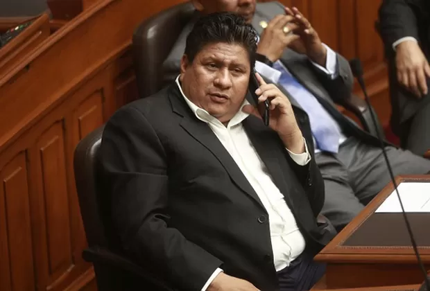 Fuerza Popular: Reátegui, Ponce y otros dos congresistas renunciaron a la bancada