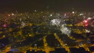 Cientos de fuegos artificiales iluminaron la primera madrugada del 2018 / Video YouTube: DJCHRISTIANCHIRRE