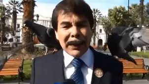 Palomas se posaron sobre alcalde de Arequipa durante entrevista a la prensa. Vídeo: Youtube