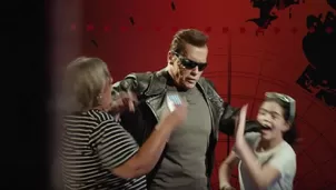   Schwarzenegger dio un paseo por las calles de Hollywood vestido como 'Terminator'