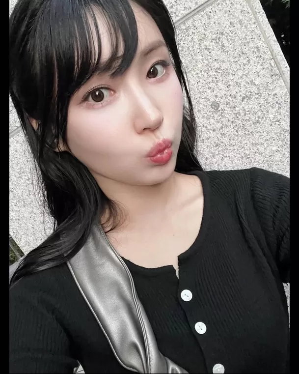 El cuerpo de la influencer Yoon Ji-ah fue encontrado dentro de una maleta en las laderas de una montaña / Instagram El cuerpo de la influencer Yoon Ji-ah fue encontrado dentro de una maleta en las laderas de una montaña / Instagram