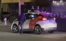 Auto robot hizo pasar incómodo momento a policías en plena calle - Noticias de agua