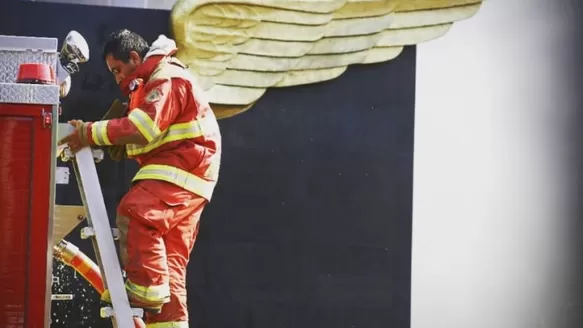 El 'bombero con alas'. Fotografía: Ricardo Cuba Zavala