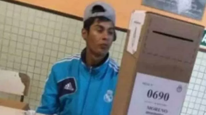 Braian, el presidente de mesa que fue víctima de burlas en redes sociales por su ropa. Foto: Facebook Braian, el presidente de mesa que fue víctima de burlas en redes sociales por su ropa. Foto: Facebook