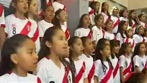 Coro de niños alienta a la selección peruana. Video: Canal N