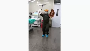 Médico bailando morenada en Puno. Foto y video: YouTube EsSalud Perú