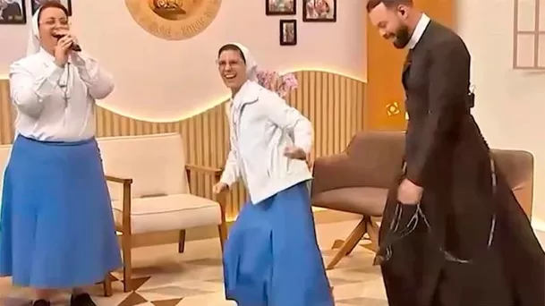 Las monjas Marisa de Paula Neves y Marizele Isabel Cassiano sorprendieron en programa de televisión. Fuente:@tvpaieterno