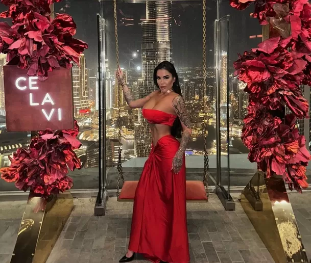 La creadora de contenido Kauana Bilhar, de 26 años, perdió la vida tras caer desde un edificio en Dubái. Las autoridades investigan las circunstancias de su muerte. Foto: Foto: @kauanabilhar
