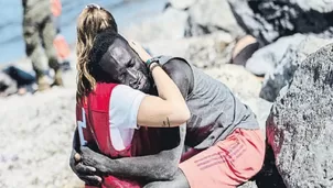 Abrazo entre voluntaria de Cruz Roja y migrante recién llegado a Ceuta se viraliza. Foto: Cruz Roja / Video: Canal N