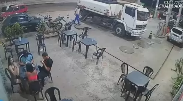 Un hombre estuvo a punto de provocar una tragedia en Brasil / Captura Un hombre estuvo a punto de provocar una tragedia en Brasil / Captura