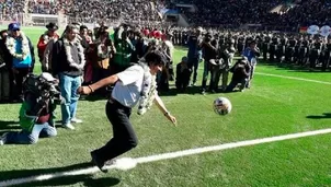 Evo Morales pateó la pelota en El Alto Youtube: 'Noticias de Bolivia y del Mundo'