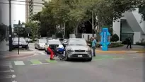 Denuncian que conductora arroll&oacute; bicicleta en San Isidro. Video: Facebook &#039;Sandra Jauregui&#039;