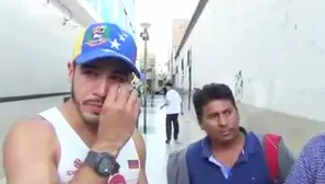 En el video compartido se observa al joven venezolano rompiendo en llanto