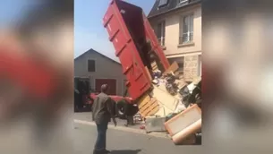 El video que muestra la ins&oacute;lita reacci&oacute;n del due&ntilde;o ya cuenta con m&aacute;s de 900 mil reproducciones en Facebook, en donde se ha convertido en viral. (Foto: Captura/Video: Thomas Ravaux)