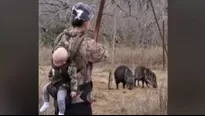 Facebook: Madre con su bebé en la espalda caza a un jabalí con arco y flecha. Foto: Captura