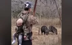 Facebook: Madre con su bebé en la espalda caza a un jabalí con arco y flecha - Noticias de madre-familia