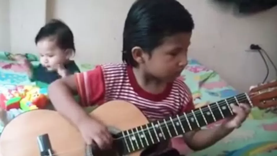 Ni&ntilde;o talentoso se vuelve viral en Facebook.