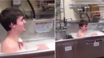 Facebook viral: Graban a empleado de Wendy's bañándose en el lavatorio de la cocina. Video: Connor Somerfield