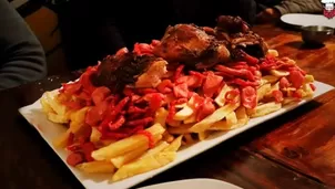 Restaurante peruano regalará S/250 a pareja que devore ‘megasalchipapa’ en 9 minutos. Foto: captura