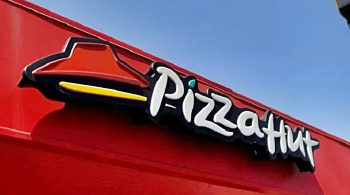 Polémica por órdenes de gerente de Pizza Hut en Florida. Foto: telesurtv.net Polémica por órdenes de gerente de Pizza Hut en Florida. Foto: telesurtv.net