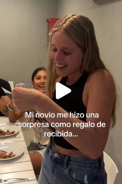 La joven se emocionó por tremendo regalo de graduación de la universidad / TikTok