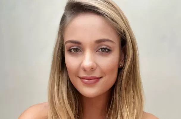 Creadora de contenido de 38 años desapareció bajo el agua poco después de iniciar la etapa de natación de la competencia. Foto: Instagram