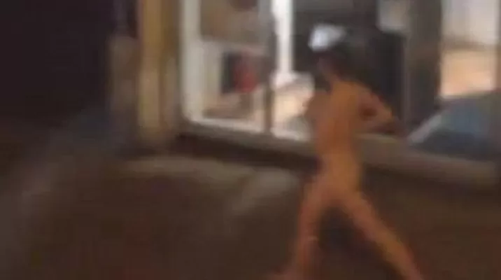 Inglaterra: captan a mujer trotando desnuda por calles de Londres Inglaterra: captan a mujer trotando desnuda por calles de Londres